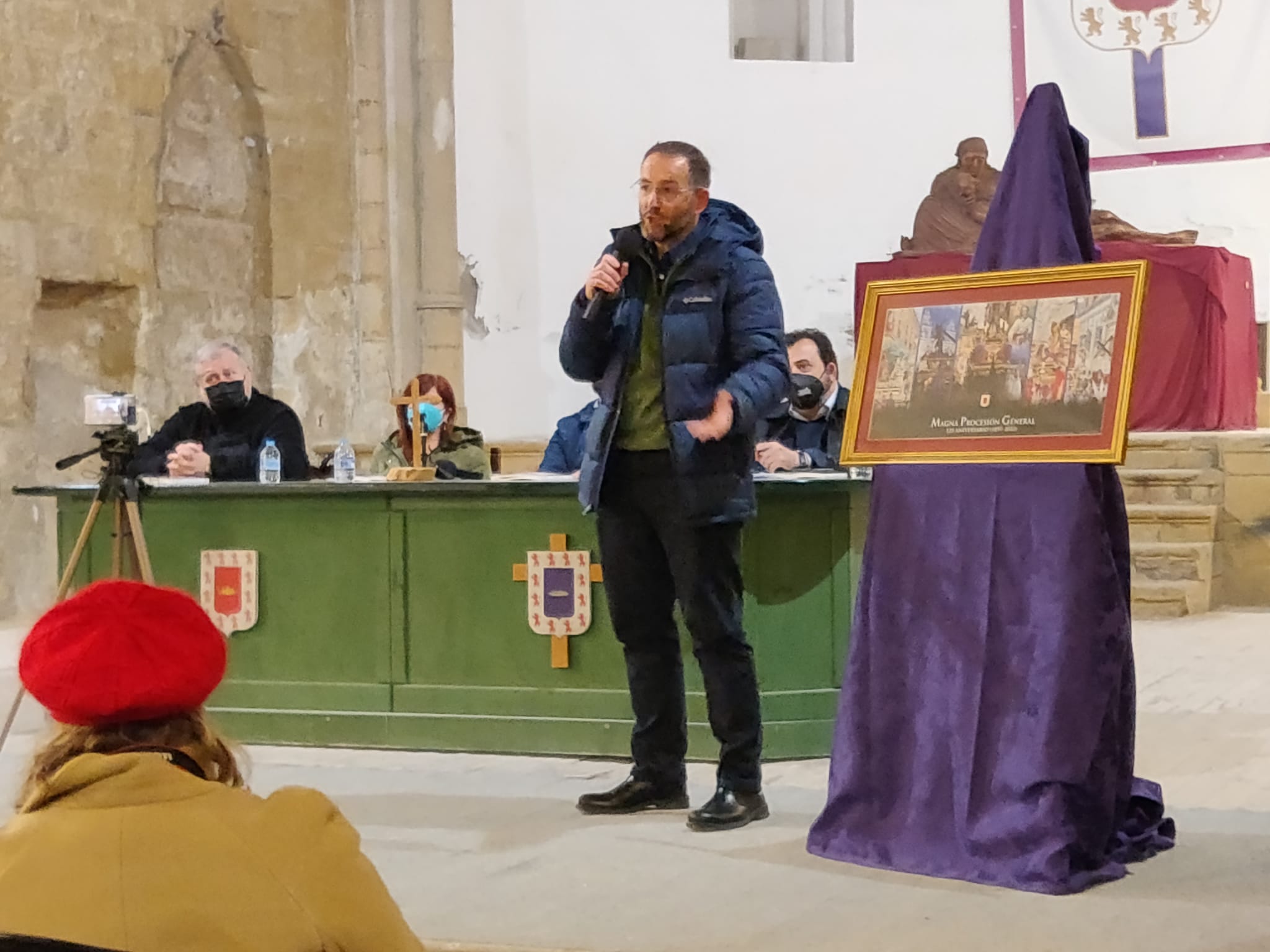 El autor del dibujo del cartel, Manuel García Villacañas, durante la presentación del mismo