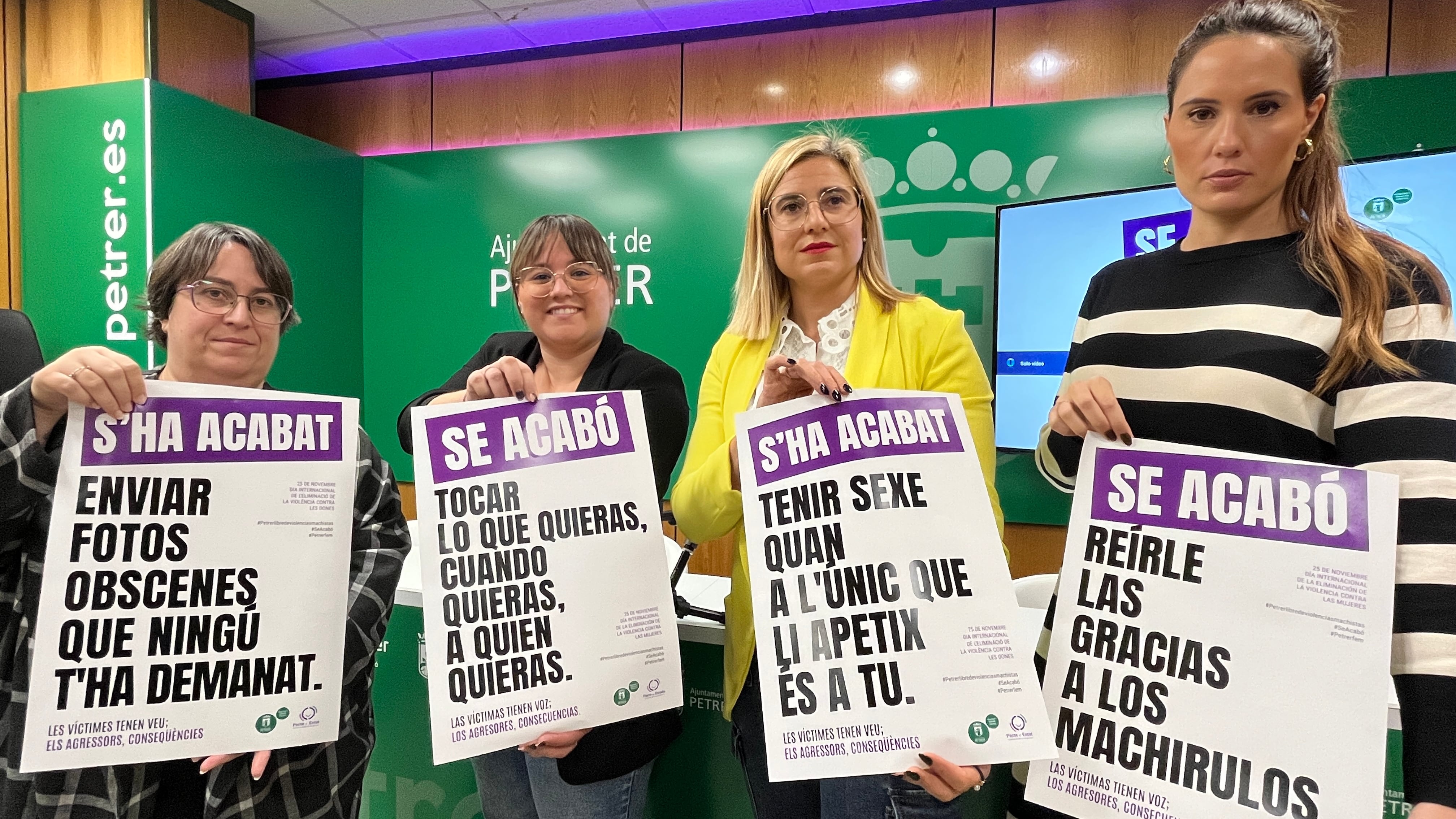 Dolores Linares, agente de Igualdad de Petrer, junto a Ana Tortosa, concejal de Igualdad, Irene Navarro, alcaldesa de Petrer y Nuria Molina, promotora de Igualdad