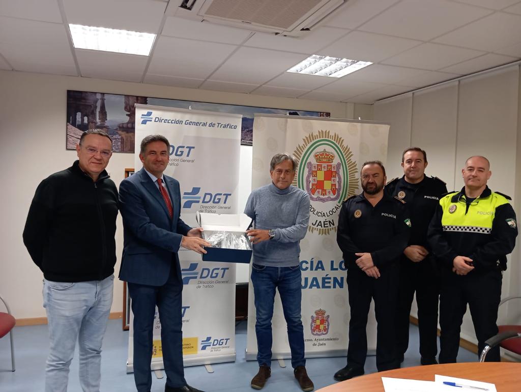Entrega test de detección de drogas a la Policía Local de Jaén