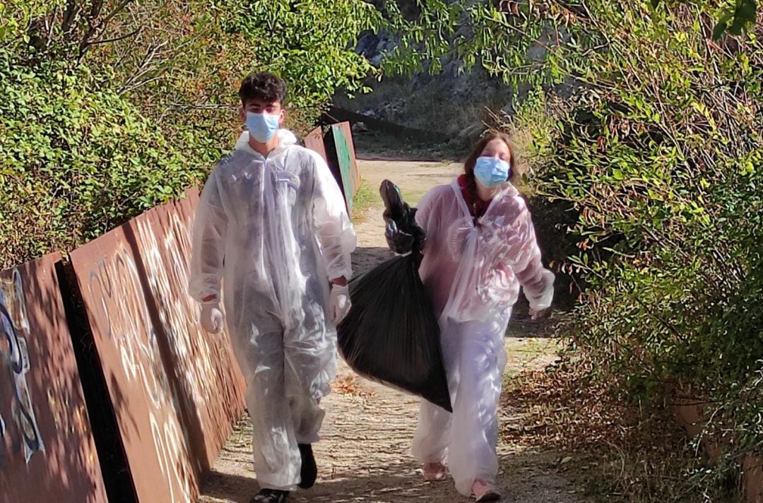 Fotogalería-Alumnos de la Cooperativa Alcázar de Segovia en la recuperación del entorno del Lago Alonso