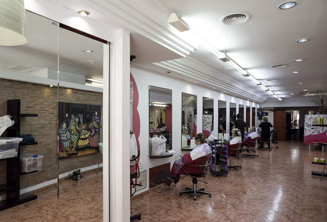 Imagen de archivo de una peluquería en Gandia en pandemia