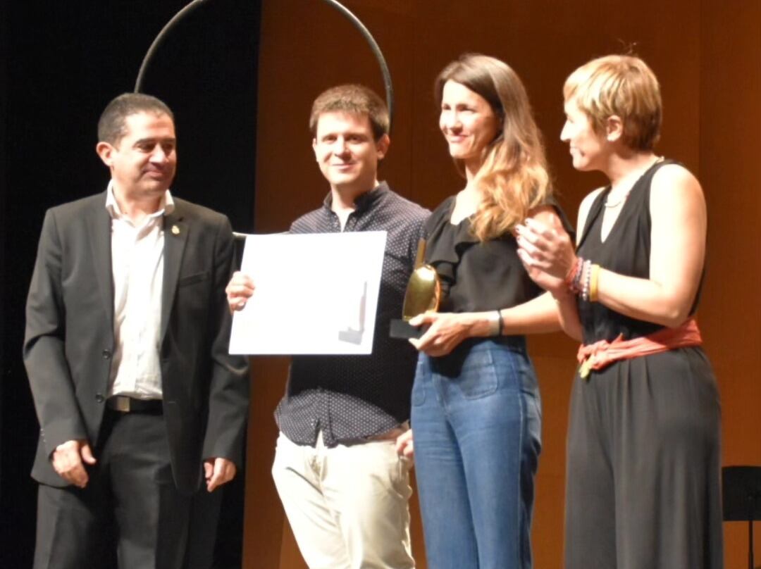 David Cantó i Sandra Obiol recullen el Premi 9 d&#039;Octubre per al Centre Cultural Ovidi Montllor.