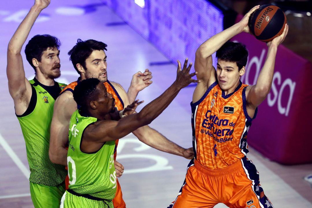 El ala-pívot del Valencia Basket Jaime Pradilla