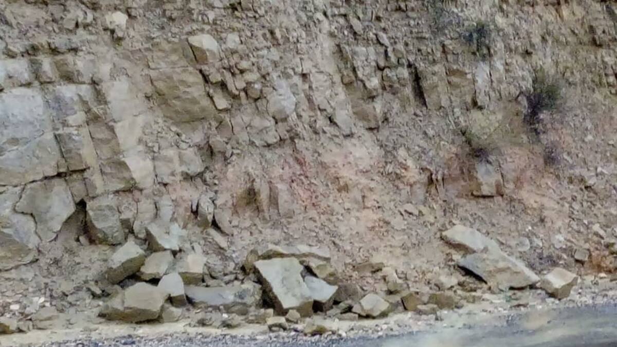 Un desprendimiento de rocas corta el acceso entre Corbón del Sil y Susañe