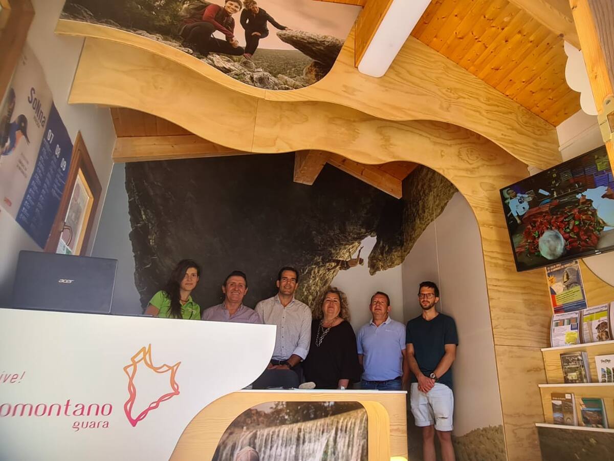 Rodellar remodela su punto informativo de turismo