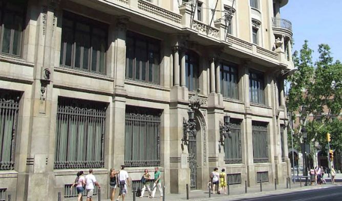 Un dels edificis que es subhastaran, al número 2 de la Via Laietana