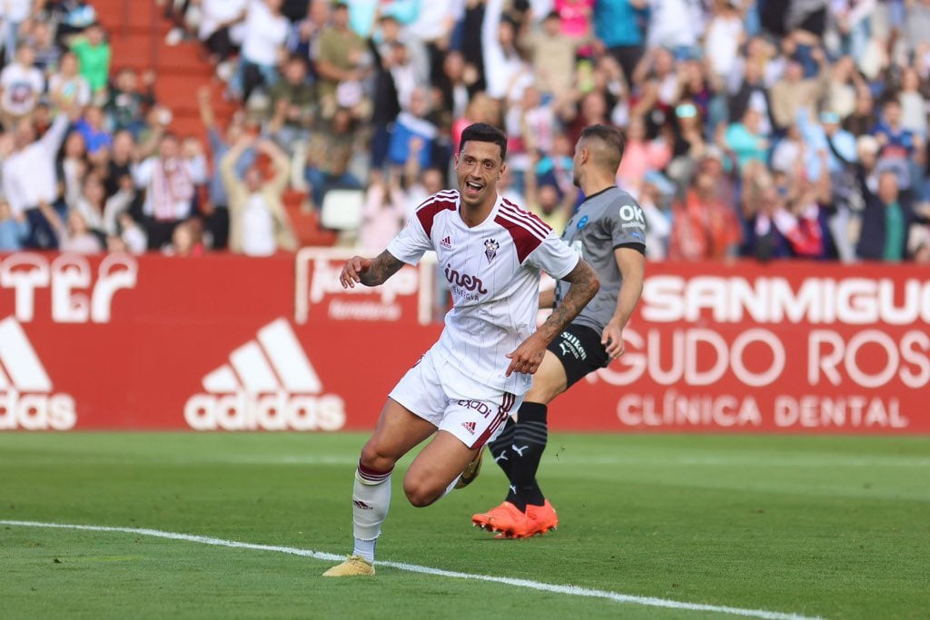 Maikel Mesa celebra su gol