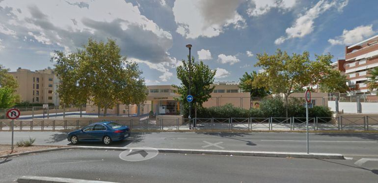 Imagen de un centro educativo en Ibiza