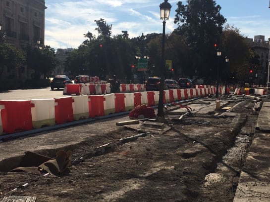 Trabajos en el tramo del Anillo Ciclista de la plaza de Tetuán donde se instalará el primer intercambiador de la EMT