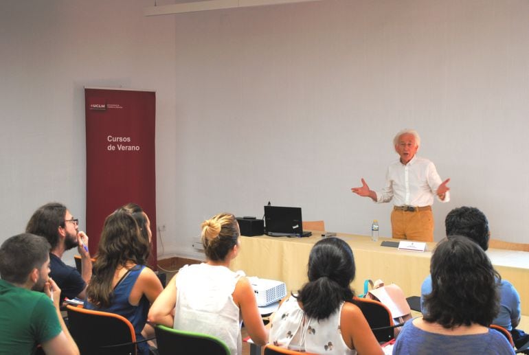 Albert Boadella imparte la conferencia &quot;Comunicar fuera del ámbito científico&quot;