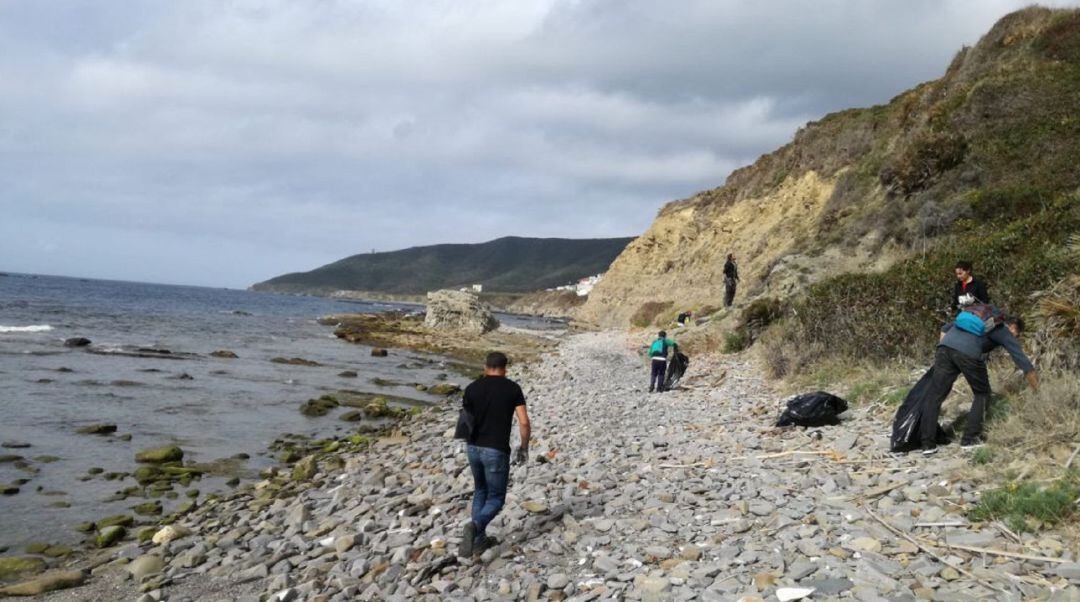 Una limpieza del Parque del Estrecho.