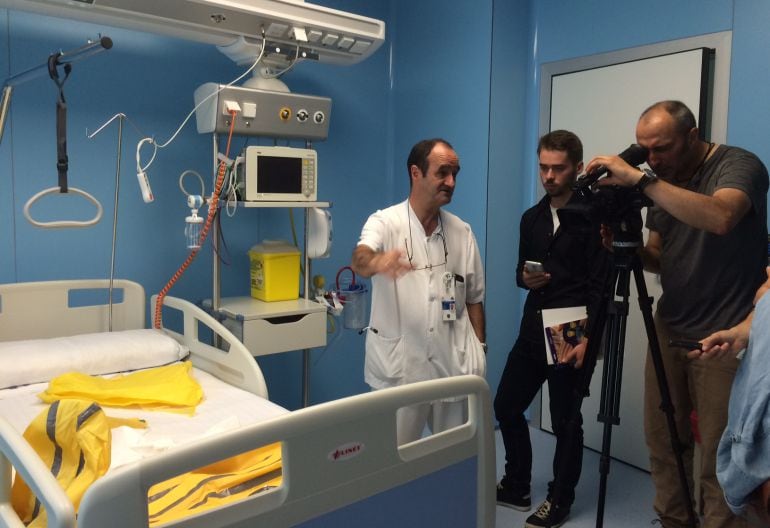 Imagen de la habitación en la que el Hospital Donostia tratará a pacientes con enfermedades infecciosas como el ébola.