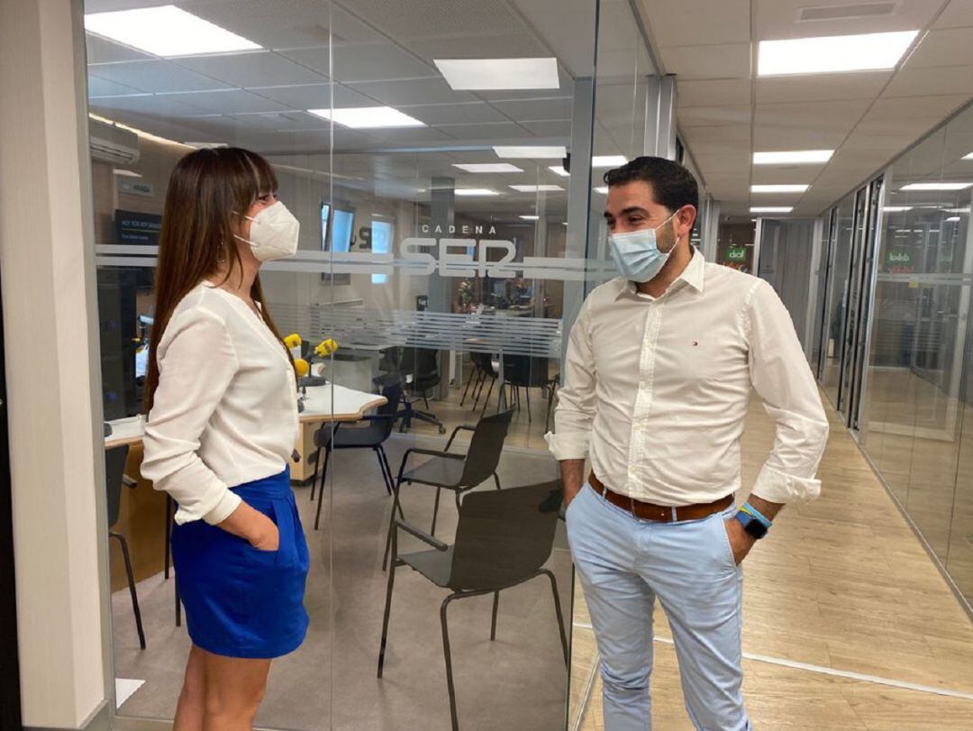 Isabel Martínez, directora comercial de CHR, junto a Miguel Riesgo, director general del Grupo CHR