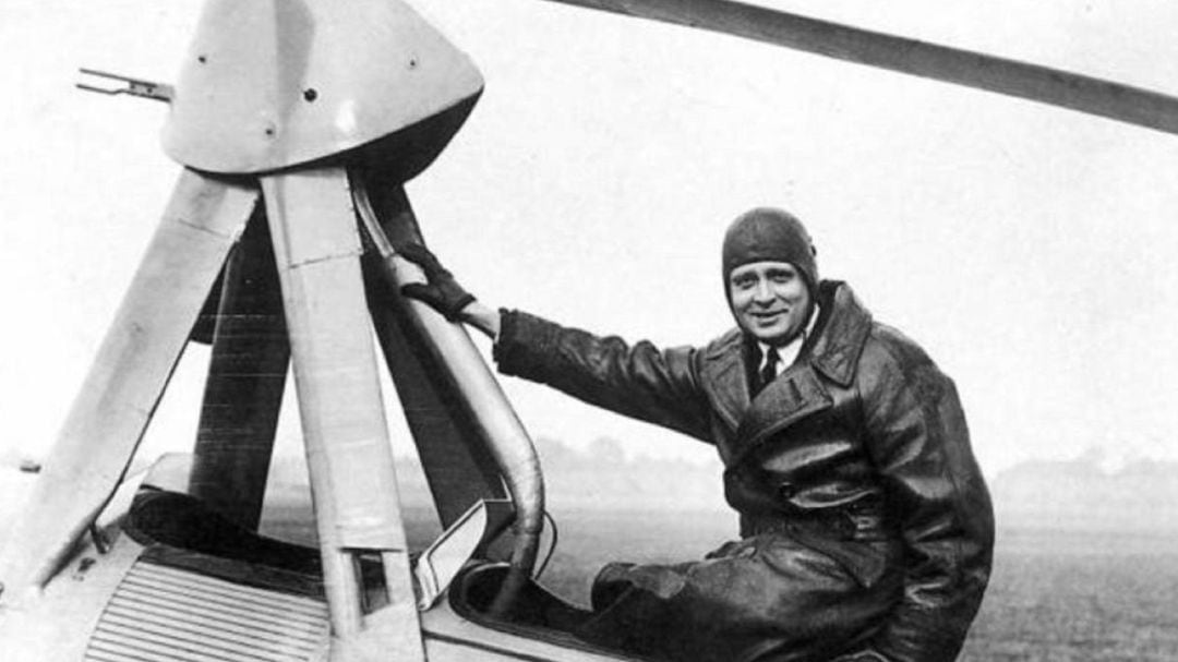 Juan de la Cierva, en una de la pruebas de su autogiro.