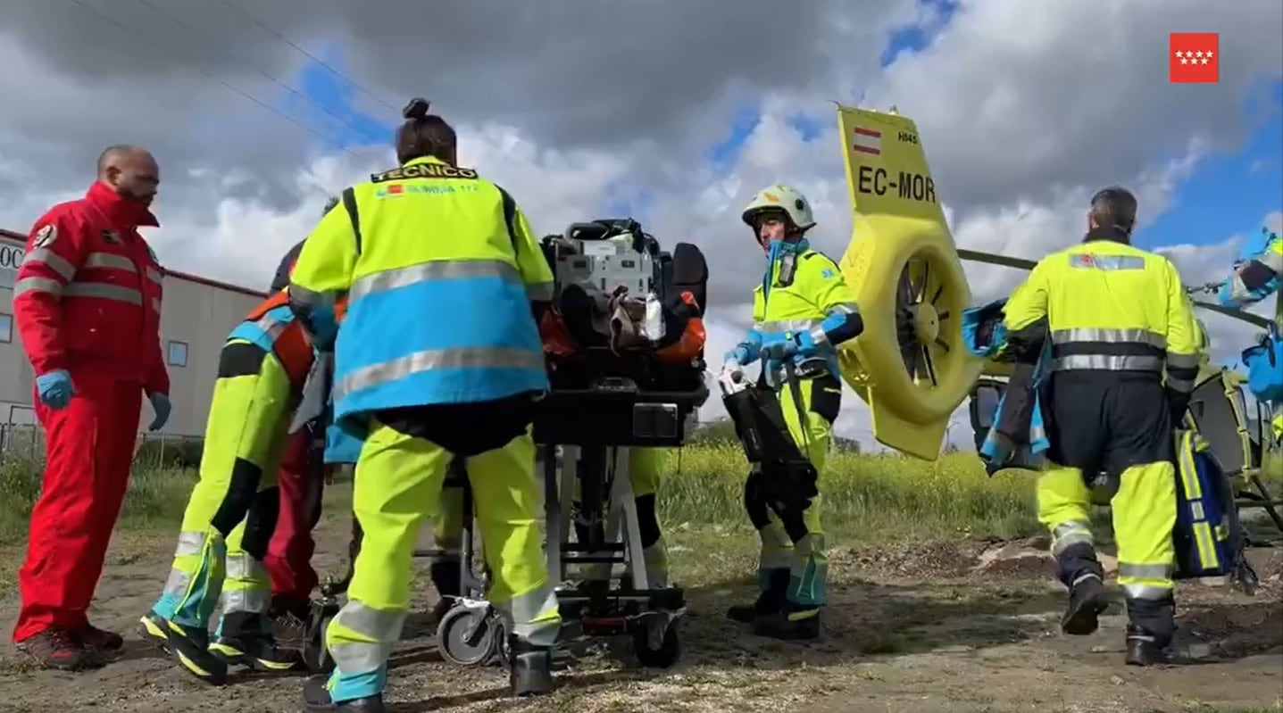 La víctima ha sido trasladada en helicóptero desde la nave industrial de Pinto