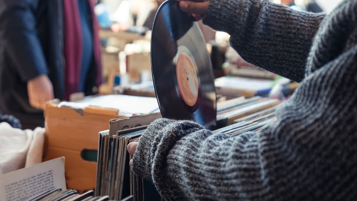 El vinilo, el formato musical que continúa sonando en Canarias