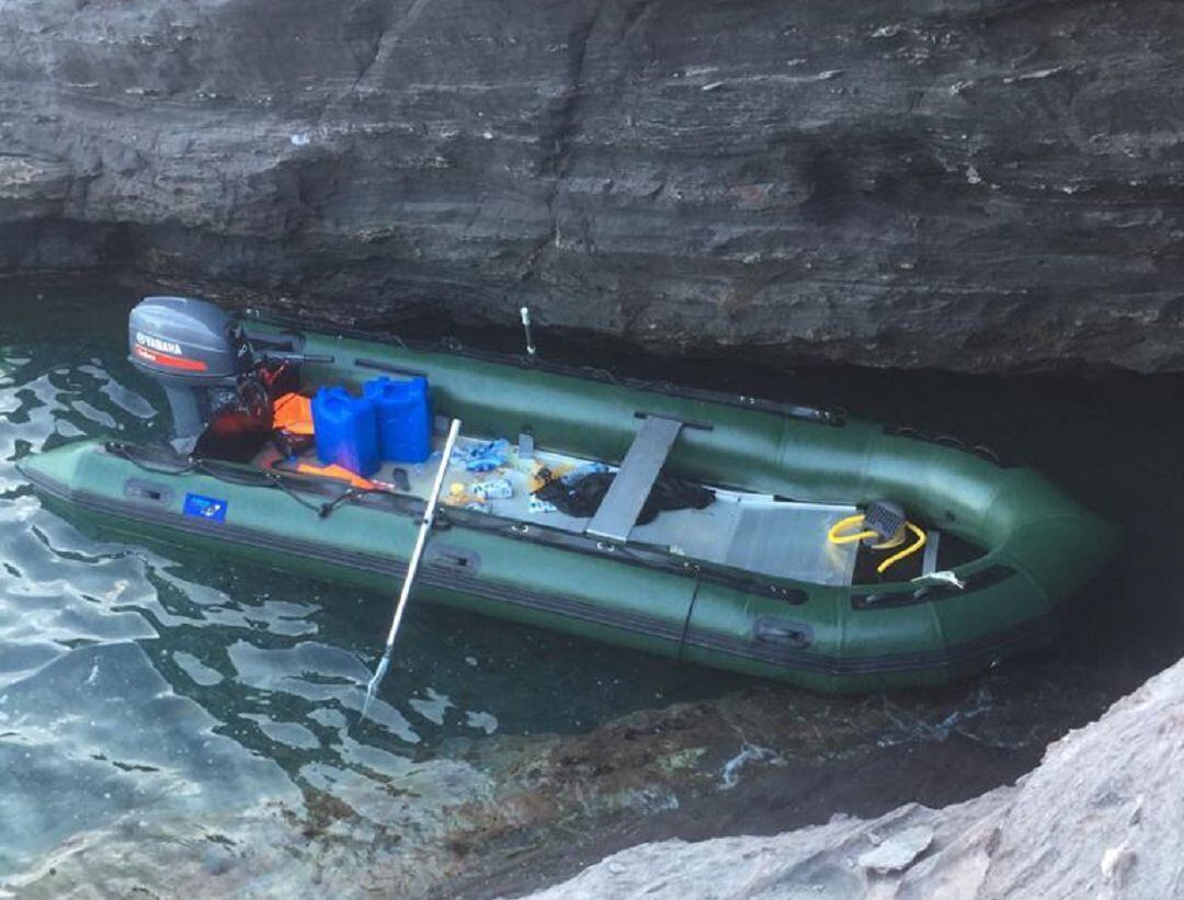 Imagen de archivo de una patera vacía arribada a nuestras costas