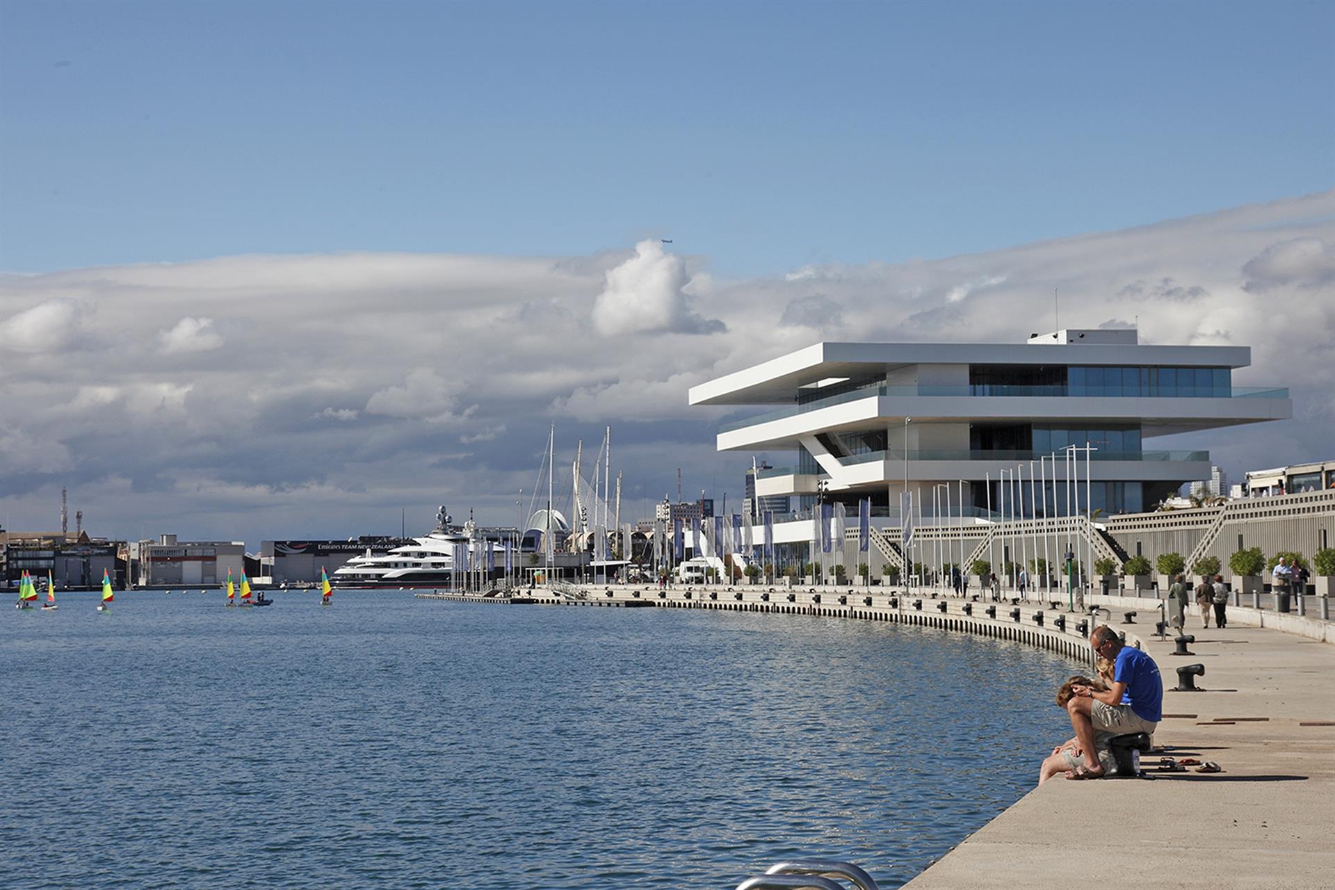 Imagen de archivo de la Marina de València con el edificio Veles e Vents a la derecha