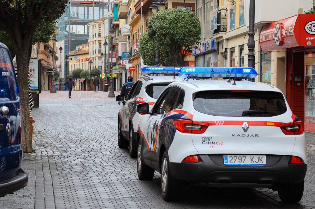 Imagen de archivo de varios coches de la Policía Local de Getafe.