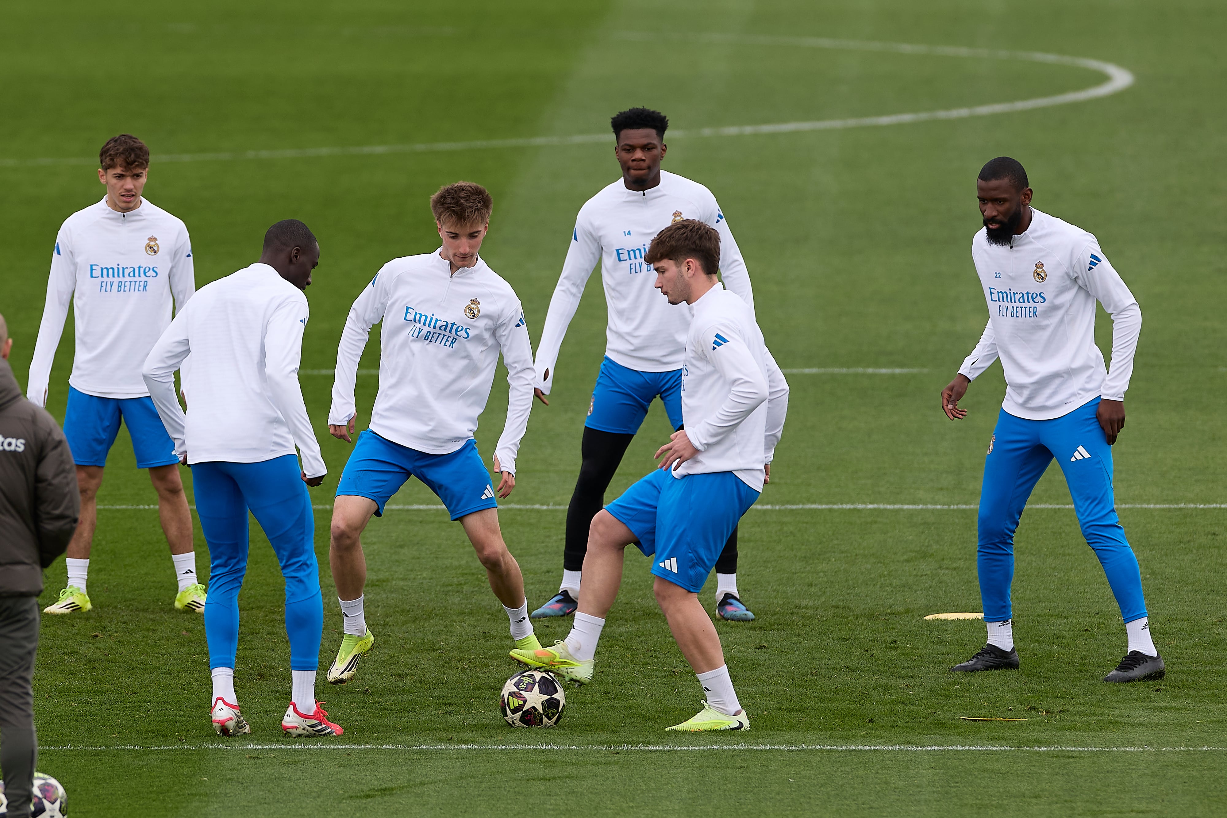 Imagen de archivo de un rondo en el entrenamiento del Real Madrid