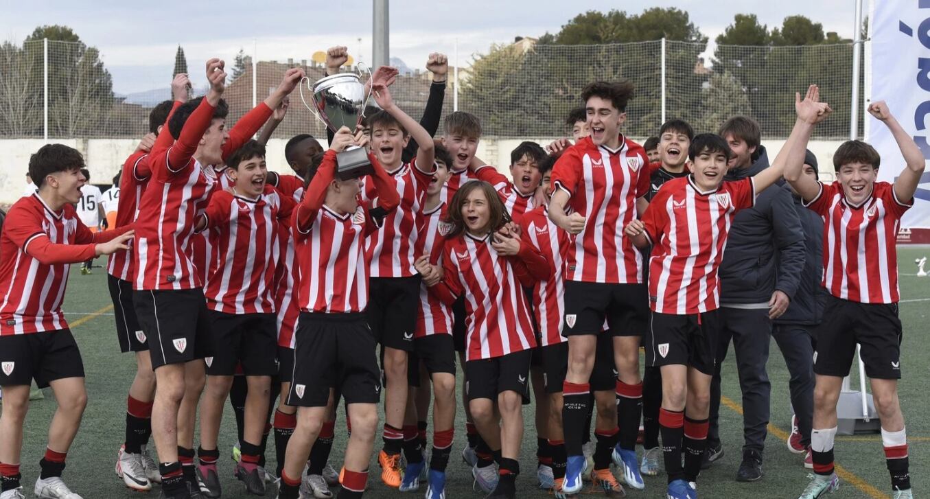 El Athletic celebra el título de campeones