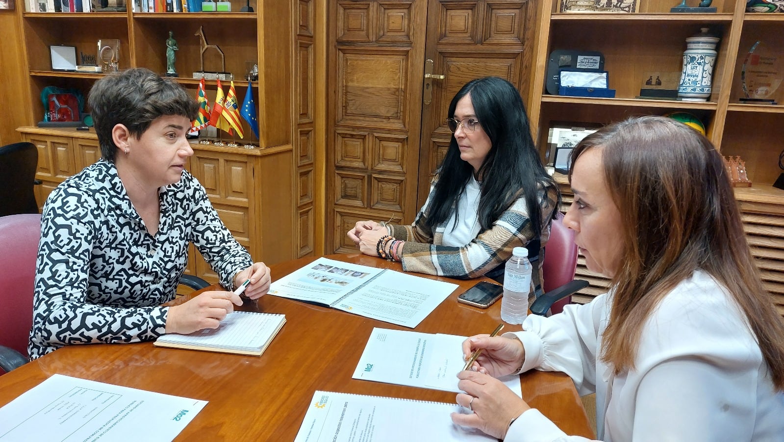 Silvia Mellado en su reunión con Lorena Orduna y Gemma Allué