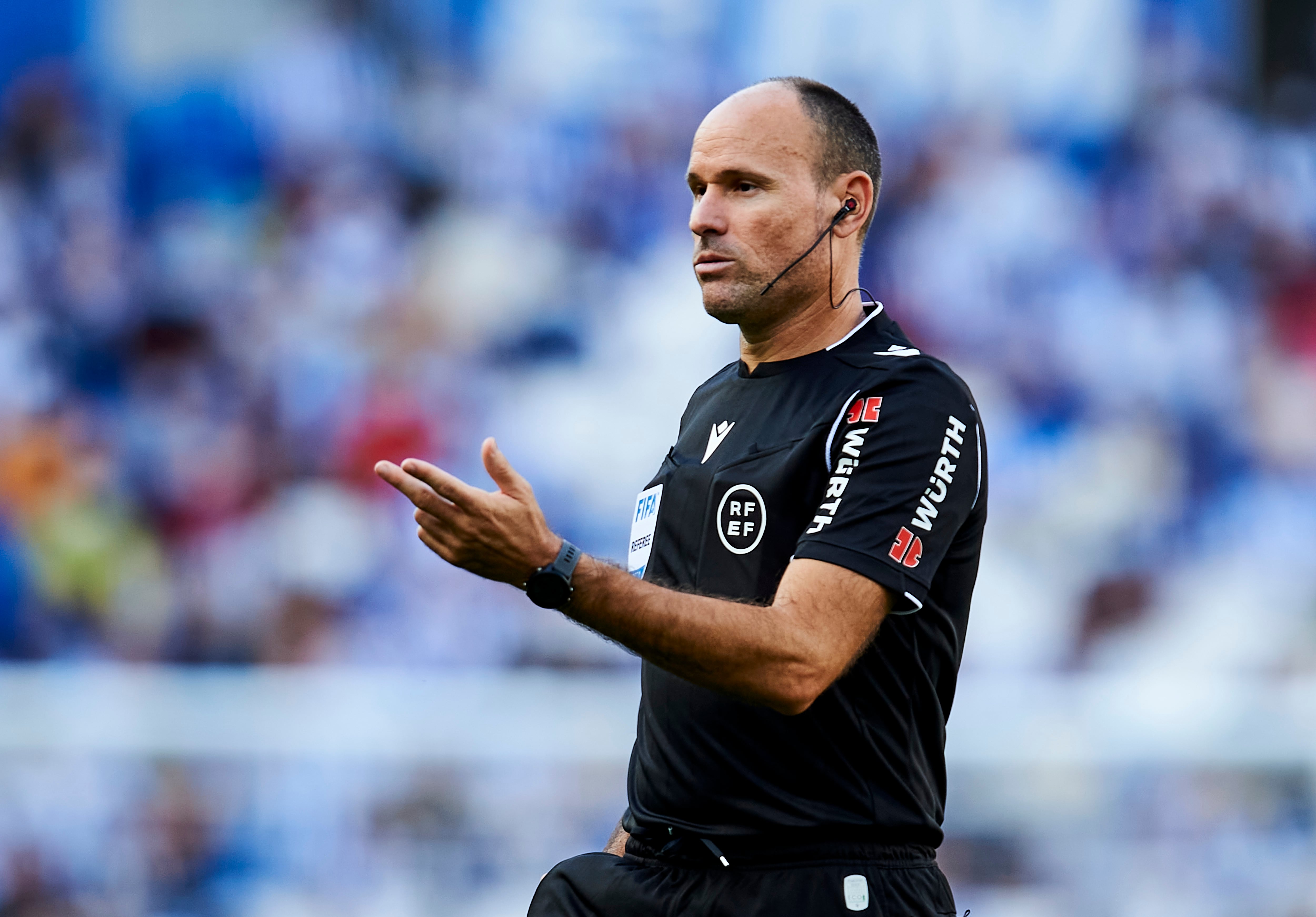 Mateu Lahoz durante un partido (Photo by Juan Manuel Serrano Arce/Getty Images)