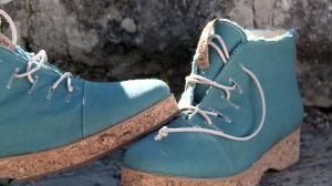 Modelo Aquamarine de los zapatos realizados con materiales orgánicos y veganos