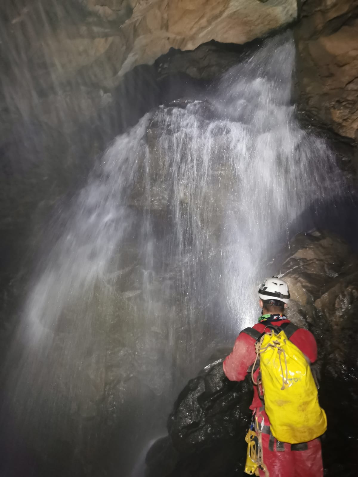 Sergio, en el interior de la cueva