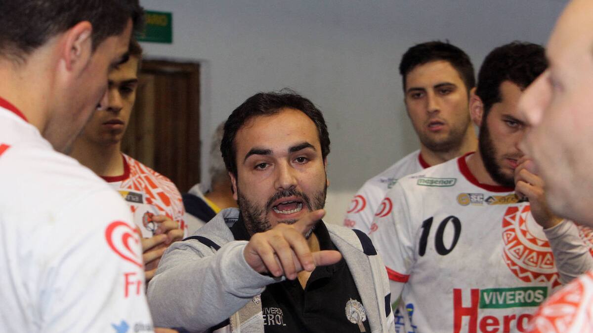 El entrenador de Nava, Álvaro Senovilla, repasa en El Banquillo el duelo ante el Tubos Aranda en la previa del choque de este sábado en Nava de la Asunción