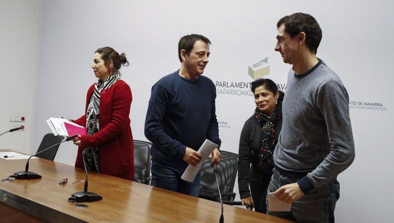 Pérez, Couso, Carrillo y Velasco, los cuatro parlamentarios díscolos frente a la dirección