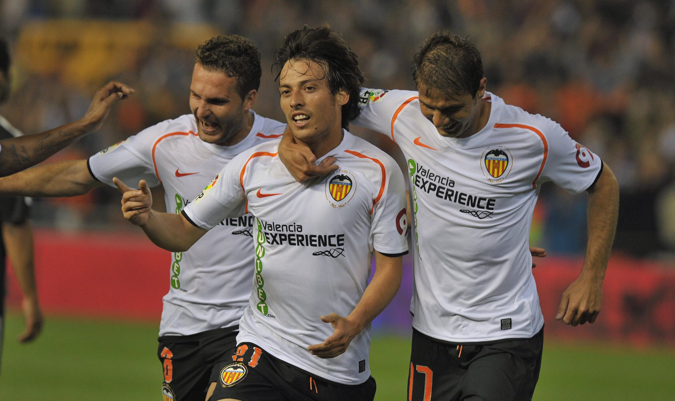 Valencia FC's David Silva (C) celebrates his goal with teammate Joaquin and Ruben Baraja (L) during their Spanish league football match at Mestalla Stadium, on May, 9 2009 in Valencia. AFP PHOTO/ DIEGO TUSON (Photo credit should read DIEGO TUSON/AFP via Getty Images)