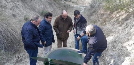 Los técnicos inspecionan las instalaciones de la conducción