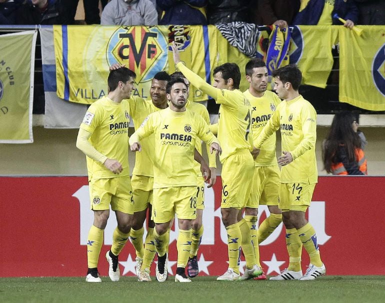 Los jugadores del Villarreal celebran el 1-0 ante el Granada.