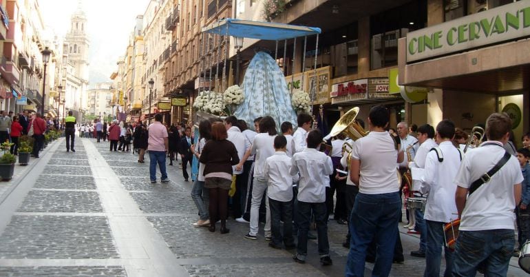 Uno de los pasos infantiles que procesionan, este viernes, en la capital jiennense