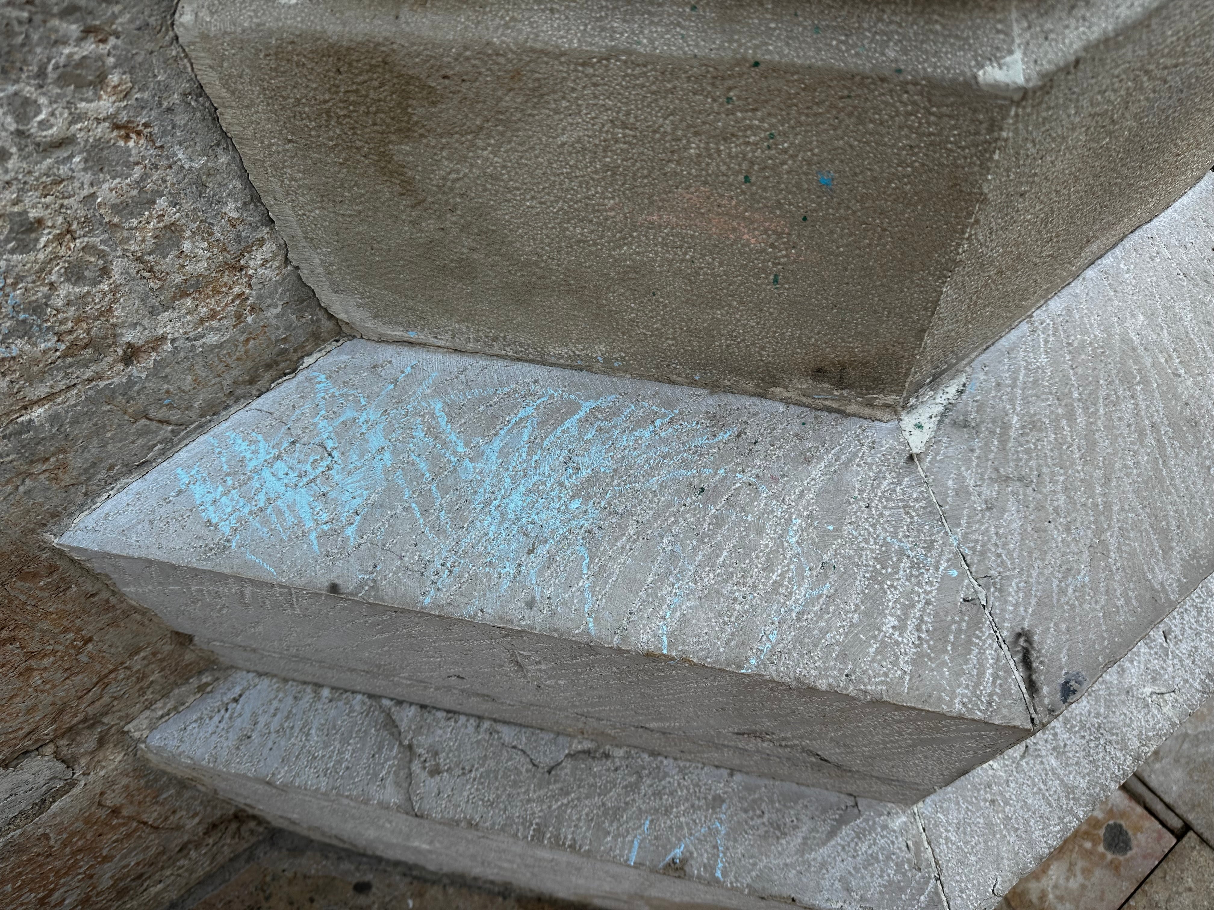 Pintadas en el exterior de la Insigne Colegiata de Gandia.