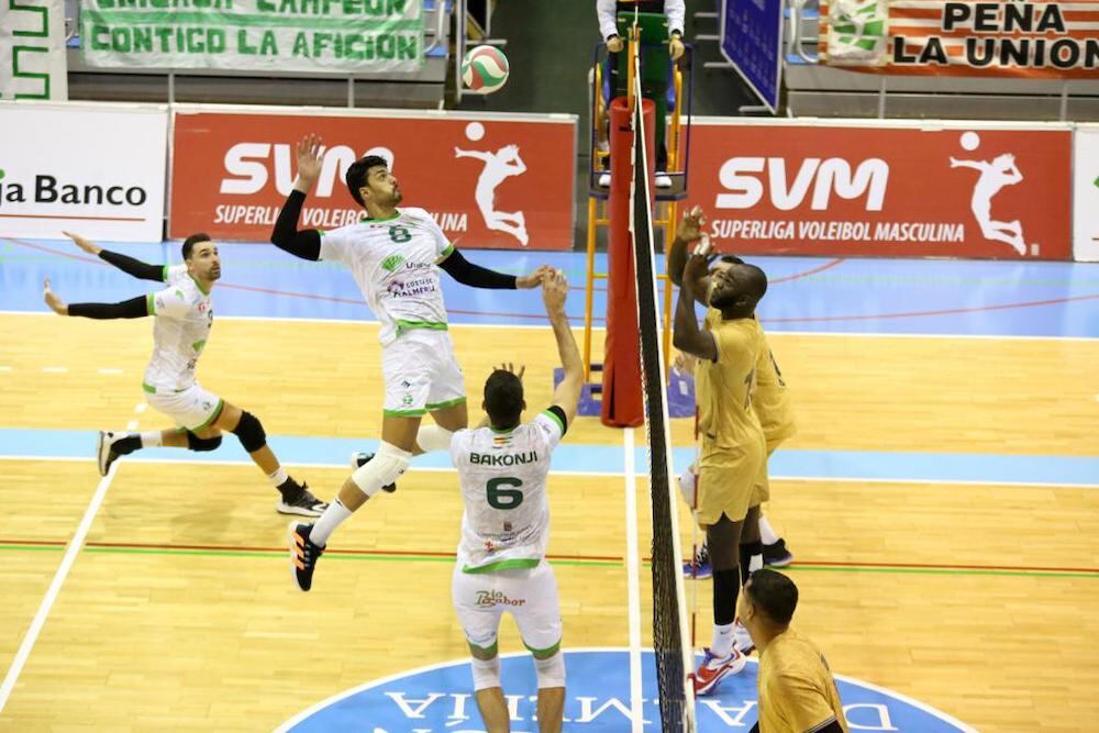 Gran partido a cinco sets entre Unicaja y Barça.