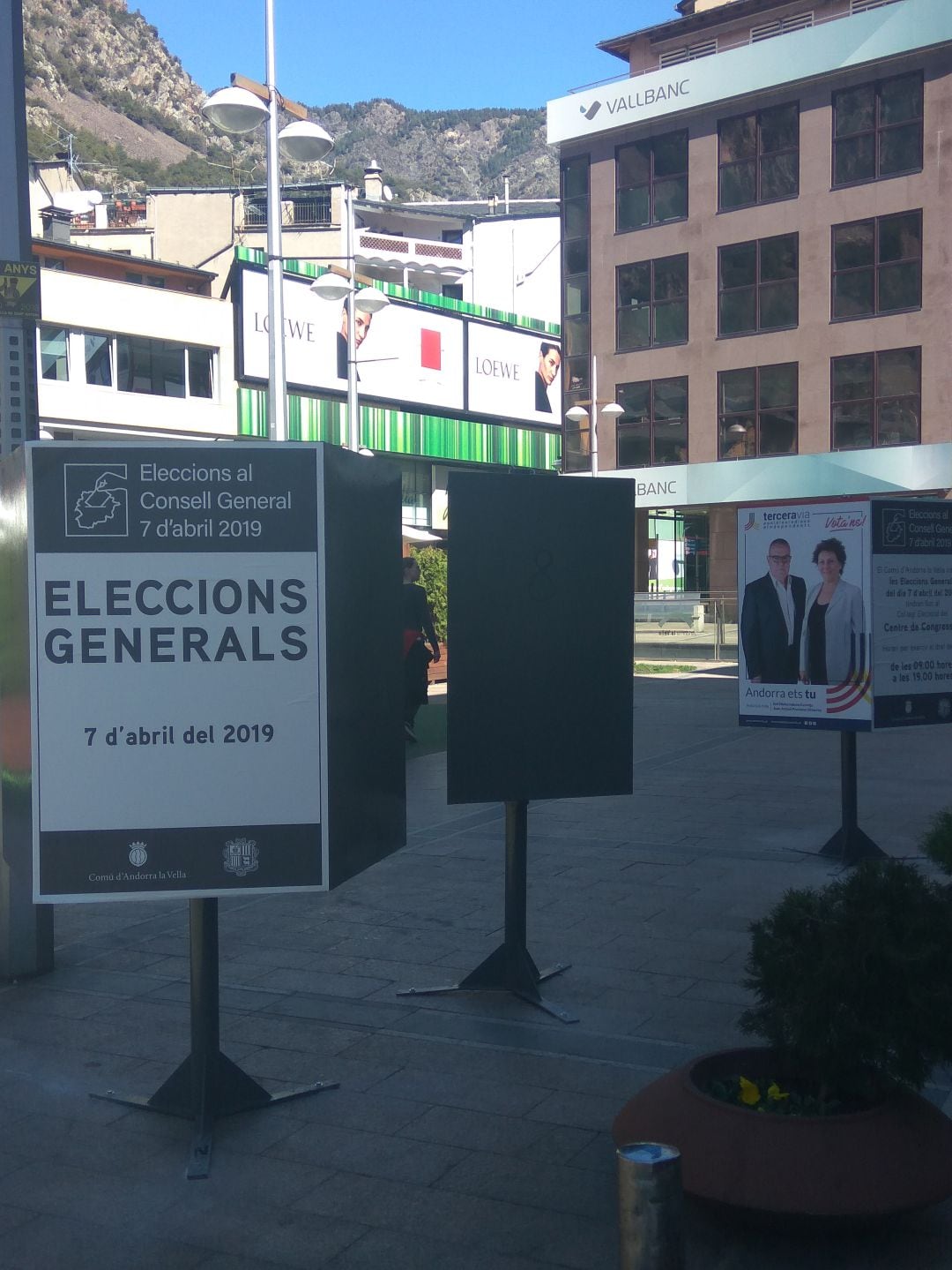 Cartells electorals a Andorra la Vella.