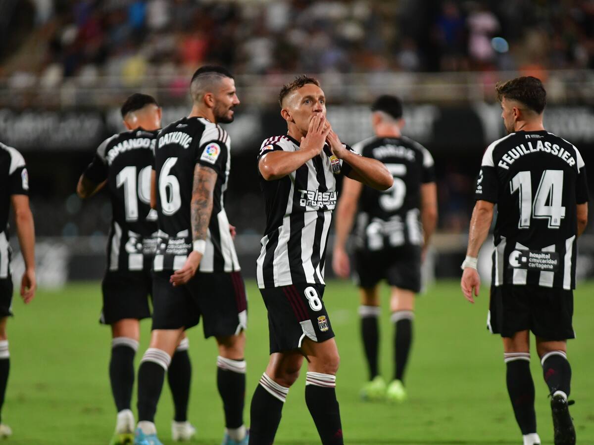 El FC Cartagena se mete en puestos de playoff