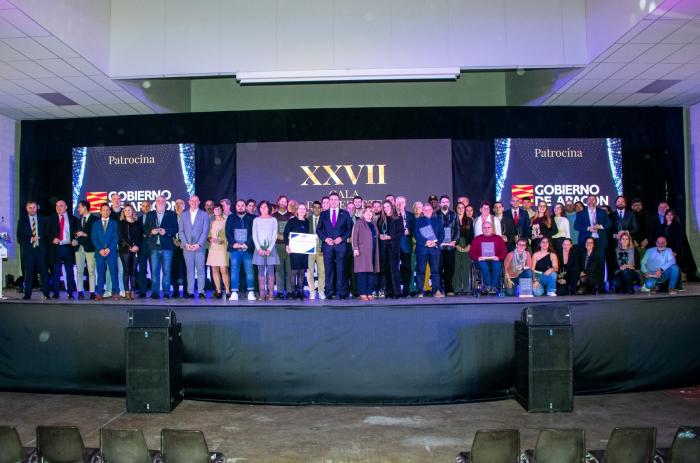 Foto de familia de los premiados en la Gala del Deporte Aragonés