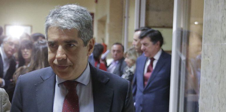 Francesc Homs (d), a su llegada a la reunión de la Junta de Potavoces celebrada en el Congreso de los Diputados.