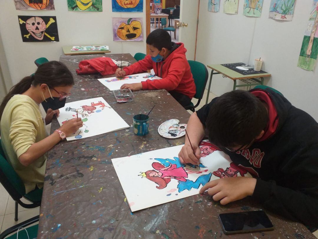 Un grupo de alumnos de la Escuela de Arte de Almodóvar