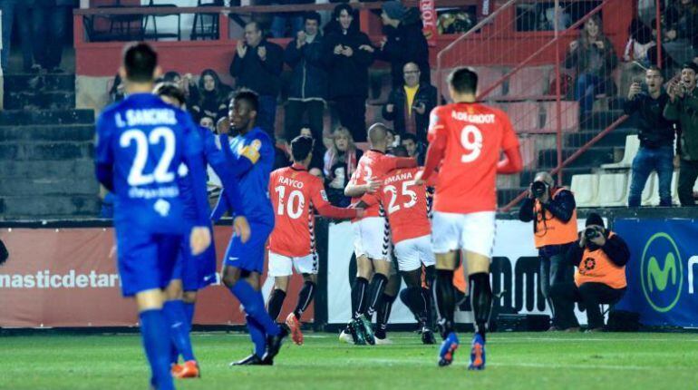 Els jugadors del Nàstic celebren un gol contra l'Almeria.