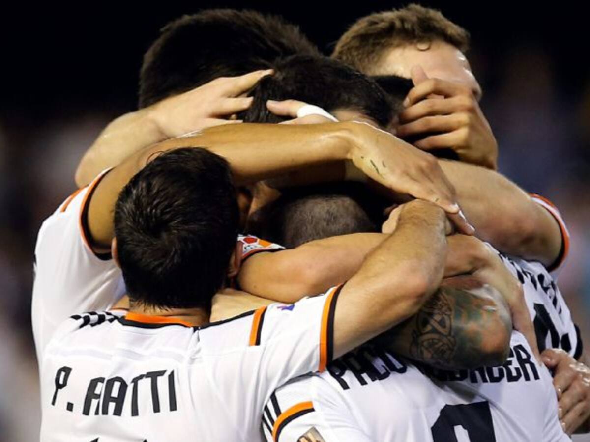 El Valencia resolvió a balón parado ante un Elche que no tuvo pegada