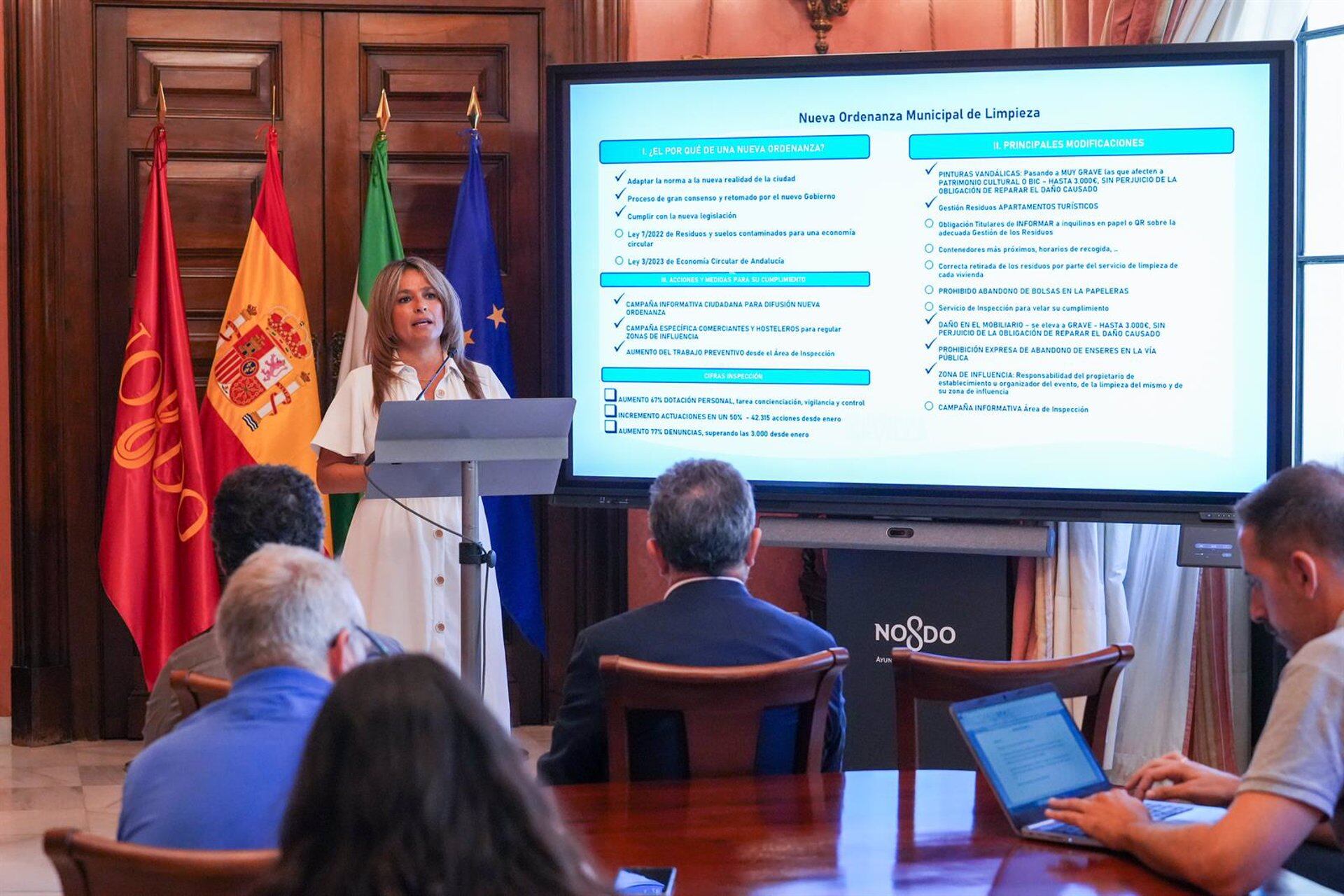 Evelia Rincón, delegada de Limpieza del Ayuntamiento de Sevilla