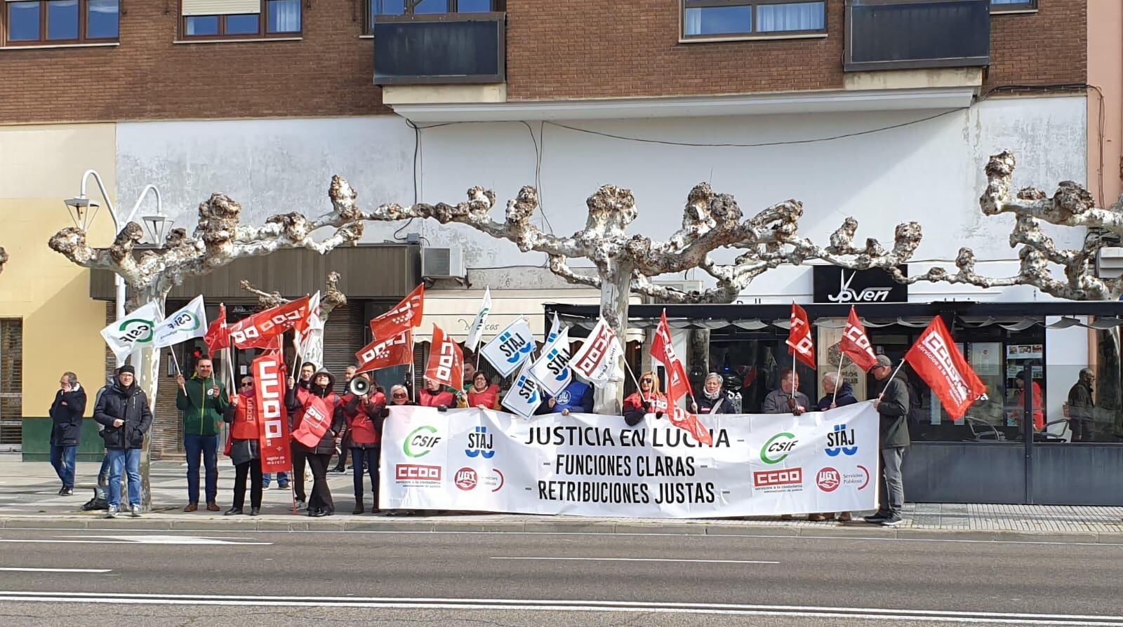 Movilización a las puertas del Lecrác de los funcionarios de Justicia