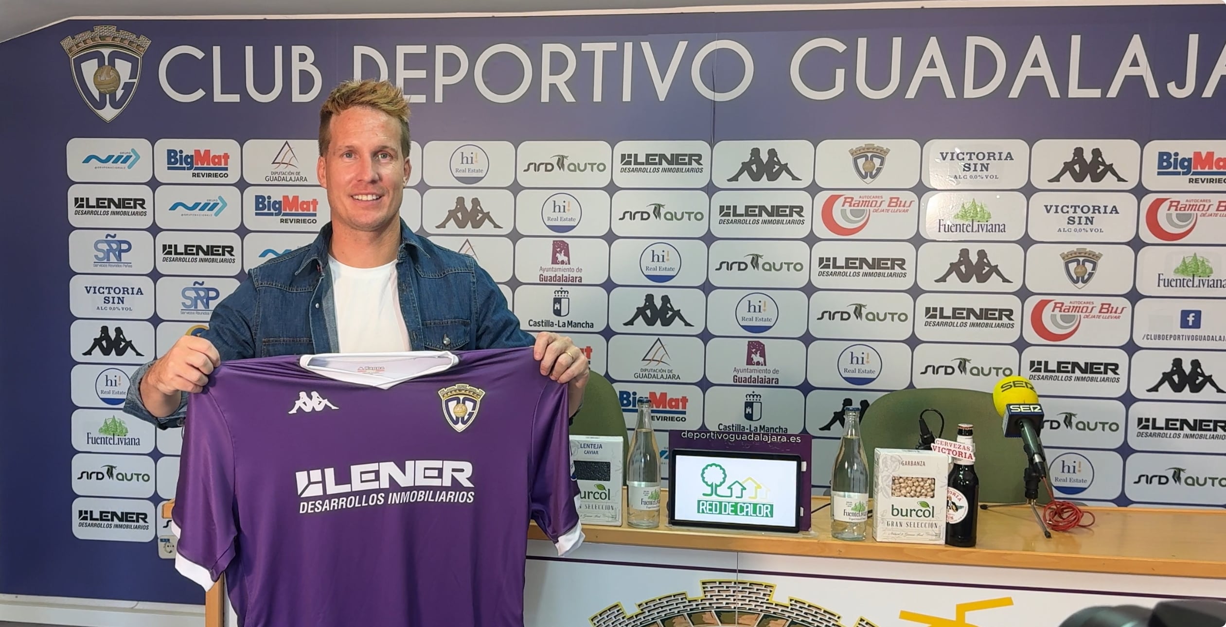 El nuevo Director Deportivo del CD Guadalajara Néstor Susaeta, presentado oficialmente.