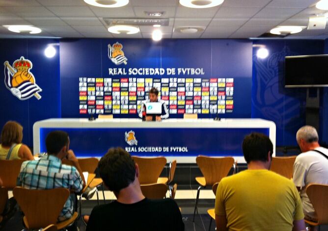 Markel Bergara atiende a los medios en Zubieta esta mañana.