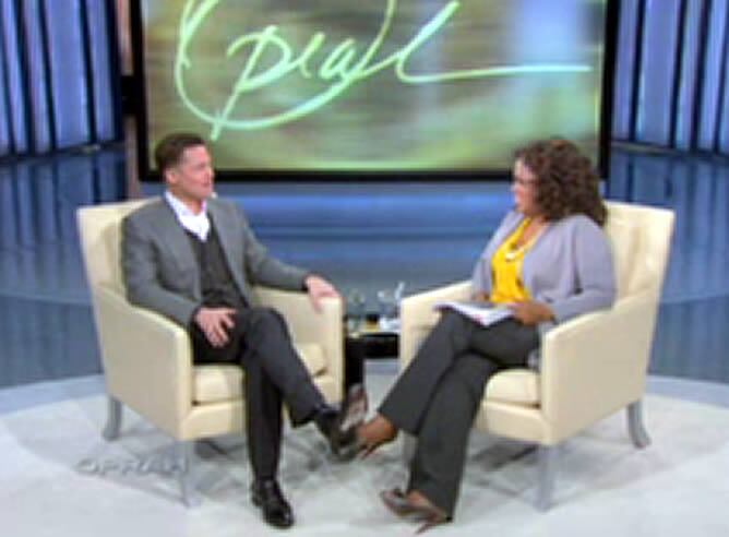 El actor confiesa a la popular presentadora que a su primogénita biológica, Shiloh Pitt, le gusta que la llamen John