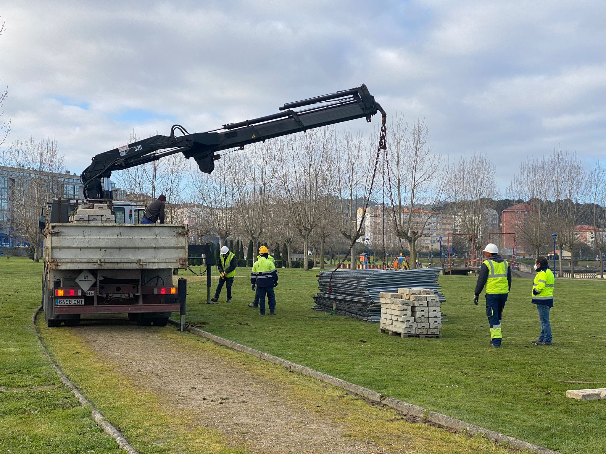 Vallado para el dragado de la ría de O Burgo